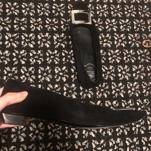 Roger Vivier black suede flats